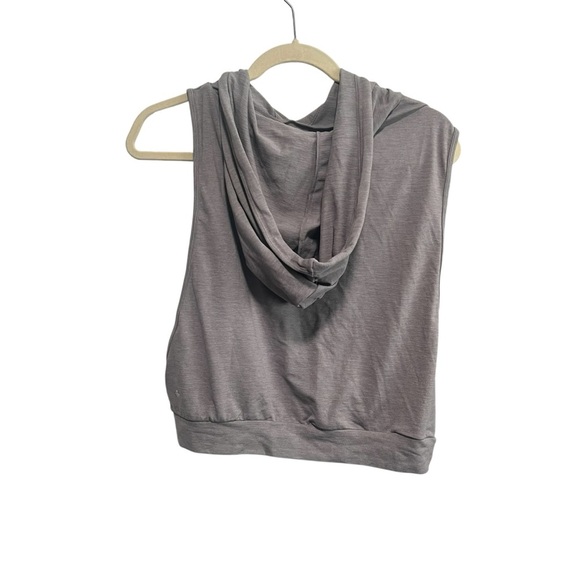 Halara Hooded Drawstring Sleeveless Cropped Running Tank Top, New with Tags - Picture 3 of 5